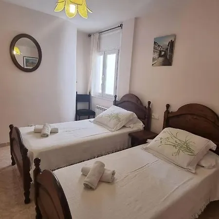 Piso En El Centro Con Vistas Al Mar Y Balcon דירה רוזס